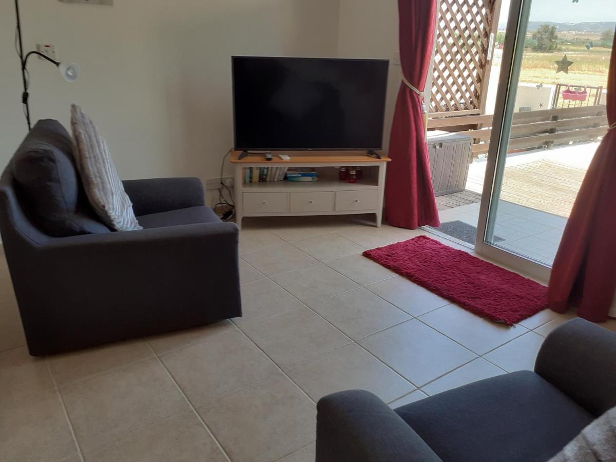 Beautiful 2-Bed House In Mandria Paphos Villa Kültér fotó