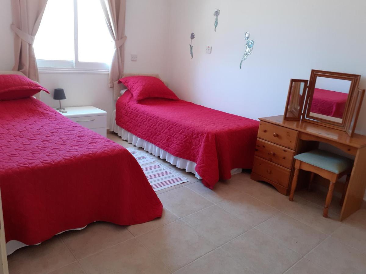 Beautiful 2-Bed House In Mandria Paphos Villa Kültér fotó