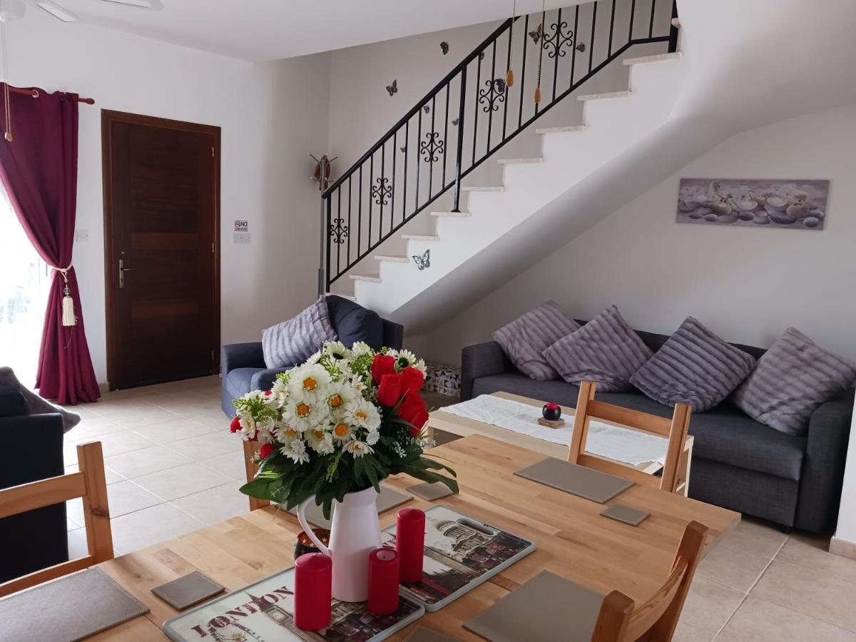 Beautiful 2-Bed House In Mandria Paphos Villa Kültér fotó